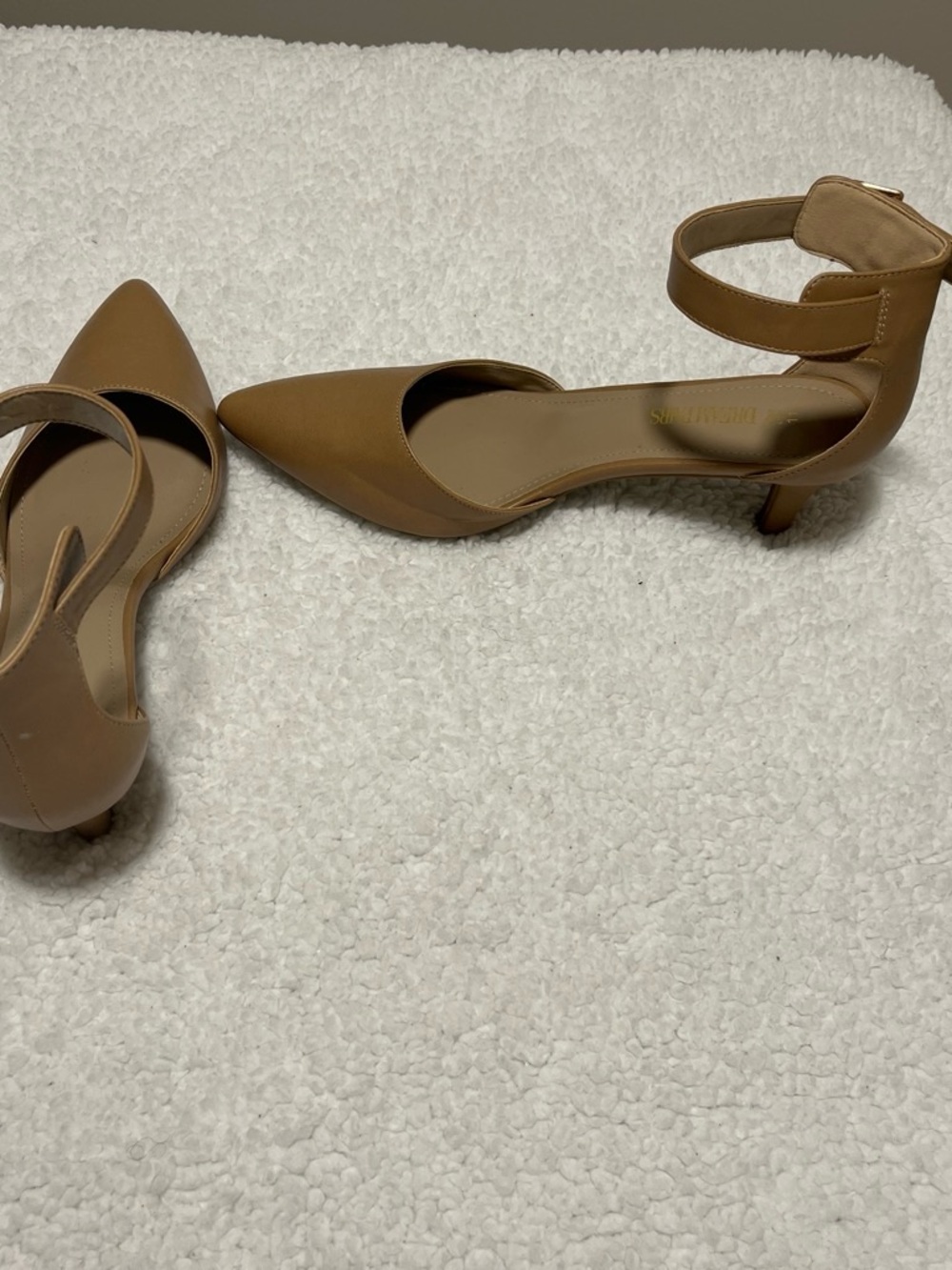 Women’s Pointed Toe Ankle Strap Pumps in Tan